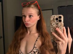 TinyMILFbaby